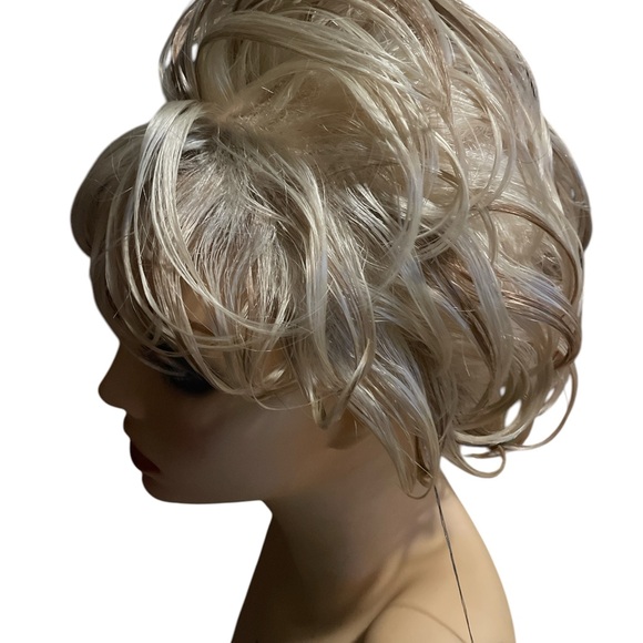 Cute Fashion Source wig by Golden State - Picture 2 of 7